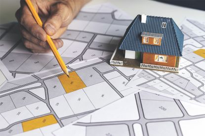 Foto: Grundstückspläne mit Modellhaus